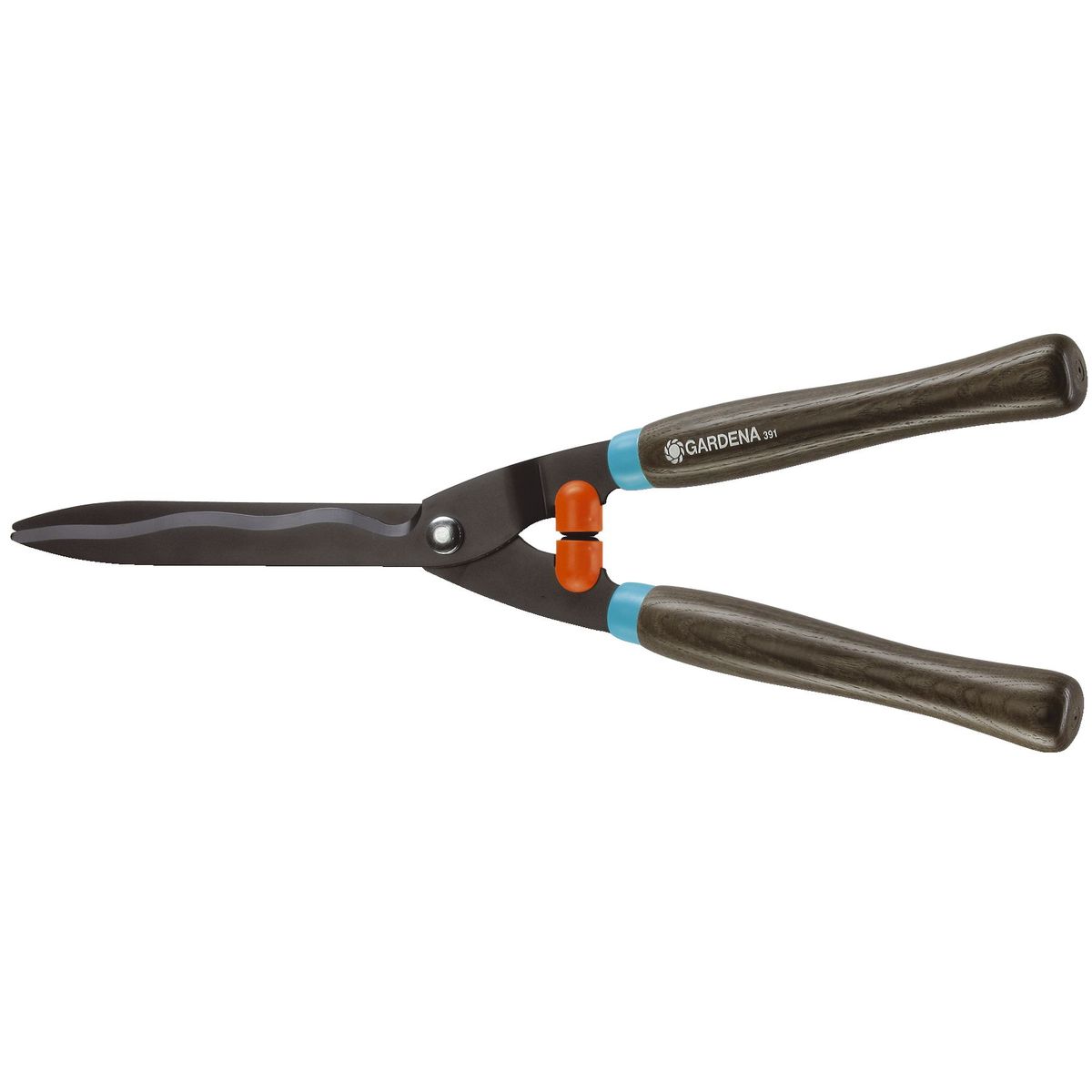 Ножницы для живой изгороди Gardena 540 FSC Classic00391-20.000.00 Ножницы для живой изгороди Gardena 540 FSC Classic00391-20.000.00Ножницы для живой изгороди Gardena 540 FSC Classic позволяют добиться особой гладкости и эффективности при обрезке живых изгородей. Прочные лезвия с волнообразной заточкой и деревянные рукоятки эргономичной формы делают инструмент весьма приятным в использовании. Ножницы отличаются высокой надежностью и долговечностью. Встроенный механизм для обрезки отдельных толстых сучков гарантирует отличную производительность. Длина лезвий - 23 см; Общая длина ножниц - 54 см.