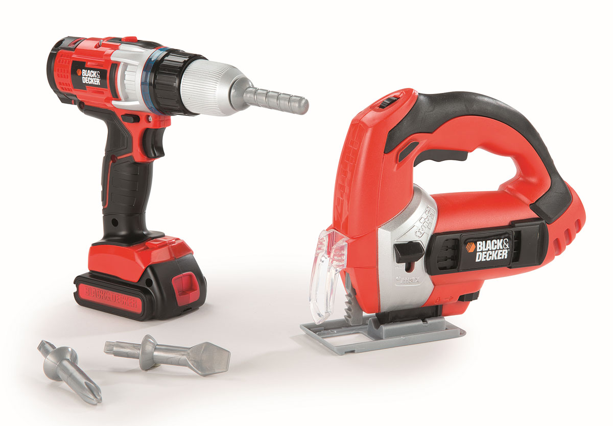 Smoby Набор дрель и лобзик Black & Decker в чемоданчике500279 Smoby Набор дрель и лобзик Black & Decker в чемоданчике500279Лобзик Black & Decker со звуковыми и световыми эффектами - великолепная игрушка для юного строителя. В игрушке есть переключатель скоростей. Когда ребенок немного надавит на лобзик, приложенный к поверхности, то в месте соприкосновения лобзика с поверхностью загорится лампочка. Во время работы лобзик издает звуки, характерные звукам настоящего лобзика. Дрель Black & Decker - великолепная игрушка для юного строителя. В комплект с дрелью входят три насадки. Во время работы дрель издает звуки, аналогичные звукам настоящей дрели. Практичный инструмент для сюжетно-ролевой игры в строителя или ремонтника достаточно детализирован для того, чтобы создавать необходимую для таких игр иллюзию реальности. Порадуйте своего ребенка таким чудесным набором инструментов. Для работы инструментов требуются 4 батарейки АА (комплектуется демонстрационными).