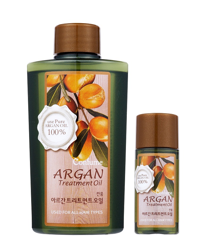 Confume Argan Набор Аргановое масло, 120 мл + масло, 20 мл8803348011170 Confume Argan Набор Аргановое масло, 120 мл + масло, 20 мл8803348011170Ценное масло арганы на 80% состоит из ненасыщенных жирных кислот, которые являются незаменимыми элементами питания для волос и кожи. Также масло содержит высокую концентрацию натуральных антиоксидантов – полифенолов и токоферолов, обеспечивающих защиту от повреждающего действия свободных радикалов. Благодаря такому составу аргановое масло обладает комплексным восстанавливающим и ухаживающим свойством, предотвращает сухость кожи, оказывает омолаживающее действие, повышает эластичность и упругость. Содержит высокую концентрацию натуральных антиоксидантов – полифенолов и токоферолов, обеспечивающих защиту от повреждающего действия свободных радикалов.