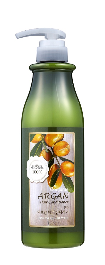 Confume Argan Кондиционер на основе арганового масла, 750 мл8803348011590 Confume Argan Кондиционер на основе арганового масла, 750 мл8803348011590Ценное масло арганы на 80% состоит из ненасыщенных жирных кислот, которые являются незаменимыми элементами питания для волос. Кондиционер с аргановым маслом укрепляет и восстанавливает структуру волос, придает силу и прочность. Облегчает расчесывание, не утяжеляет. Содержит высокую концентрацию натуральных антиоксидантов – полифенолов и токоферолов, обеспечивающих защиту от повреждающего действия свободных радикалов. Благодаря такому составу аргановое масло обладает комплексным восстанавливающим и ухаживающим свойством, интенсивно увлажняет и питает волосы, делая их сильными и блестящими.