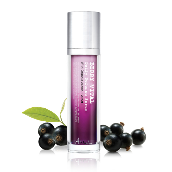 Ariul Сыворотка для ежедневной защиты кожи Berry Vital, 50 мл8809301760840 Ariul Сыворотка для ежедневной защиты кожи Berry Vital, 50 мл8809301760840Линия средств BERRY VITAL содержит комплекс из экстрактов ягод (черники, клюквы, асаи, можжевельника, клубники, малины, аронии, бузины, ежевики), которые содержат высокий процент антоциана – антиоксидантного компонента. Он обладает восстанавливающим и антибактериальным эффектом, а также борется с возрастными изменениями кожи, такими как мимические морщины, возрастная пигментация, потеря упругости и эластичности кожи. Кремообразная сыворотка интенсивно питает кожу, восстанавливает и делает кожу гладкой и сияющей. Содержит 20% экстракт ягод аронии. Содержит 20% экстракт ягод аронии.Не содержит: парабены, искусственные красители, минеральное масло, компоненты животного происхождения, бензофенон