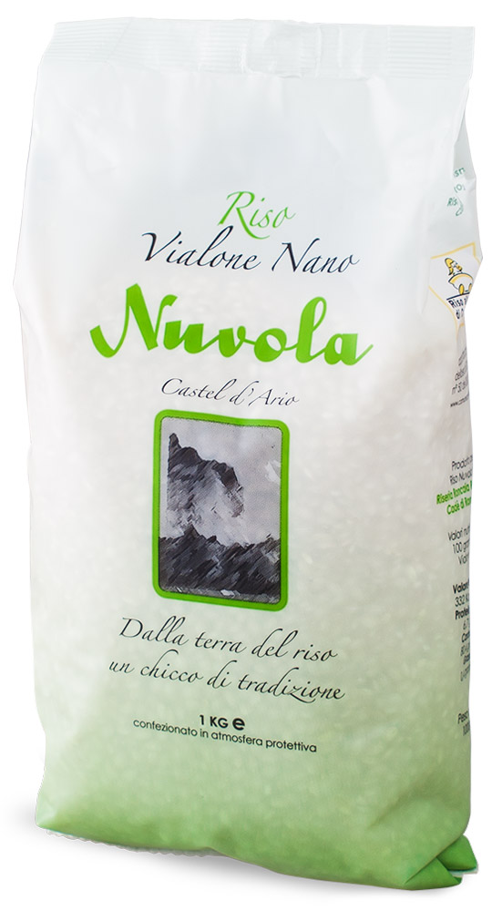 Riso Nuvola Виалоне Нано рис, 1 кгBF0001 Riso Nuvola Виалоне Нано рис, 1 кгBF0001Riso Nuvola Виалоне Нано - сорт риса, отличающийся от других повышенным содержанием крахмала, но, в то же время, сохраняющий форму при варке. Обеспечит идеальное качество и отменный вкус ризотто. Особо рекомендуется для приготовления блюда с морепродуктами.