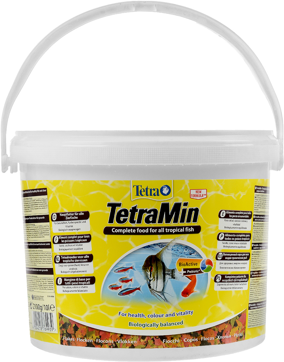 Корм Tetra TetraMin для всех видов тропических рыб, крупные хлопья, 10 л (2,1 кг)769939 Корм Tetra TetraMin для всех видов тропических рыб, крупные хлопья, 10 л (2,1 кг)769939Корм Tetra TetraMin - это биологически сбалансированный корм в виде хлопьев, предназначенный для для всех видов тропических рыб. Тщательно подобранная смесь высокопитательных функциональных ингредиентов, витаминов, минералов и микроэлементов для ежедневного полноценного питания рыб. Запатентованная БиоАктив-формула поддерживает здоровую иммунную систему рыб. Корм содержит пребиотики для улучшенного функционирования организма и усвоения питательных веществ. При регулярном кормлении TetraMin сокращается концентрация нитратов, и улучшается качество воды. Кормить несколько раз в день небольшими порциями. Состав: рыба и побочные рыбные продукты, зерновые культуры, дрожжи, экстракты растительного белка, моллюски и раки, масла и жиры, сахар (олигофруктоза 1%), водоросли, минеральные вещества. Аналитические компоненты: сырой белок 46%, сырые масла и жиры 11%, сырая клетчатка 3%, влага 6%. Добавки: витамины,...