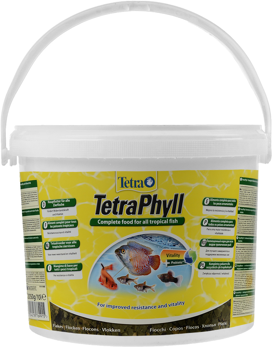 Корм Tetra TetraPhyll для всех видов тропических рыб, хлопья, 10 л (2,05 кг)769915 Корм Tetra TetraPhyll для всех видов тропических рыб, хлопья, 10 л (2,05 кг)769915Корм Tetra TetraPhyll - превосходная смесь хлопьев со специальным растительным комплексом для полноценного питания и ежедневного кормления. Идеальный корм для всех травоядных тропических рыб. Высокое содержание растительных компонентов способствует улучшению здоровья и поддержанию жизненных сил рыб. Незаменимые волокна стимулируют пищеварение, что особенно необходимо травоядным рыбам. Запатентованная БиоАктив-формула обеспечивает высокую продолжительность жизни и хорошее здоровье рыб. Состав: рыба и побочные рыбные продукты, зерновые культуры, дрожжи, экстракты растительного белка, моллюски и раки, водоросли, масла и жиры, сахар (олигофруктоза 1%), минеральные вещества. Аналитические компоненты: сырой белок 46%, сырые масла и жиры 9%, сырая клетчатка 2%, влага 6%. Добавки: витамины, провитамины и химические вещества с аналогичным воздействием: витамин A 29720 МЕ/кг, витамин Д3 1860 МЕ/кг. Комбинации микроэлементов: Е5...