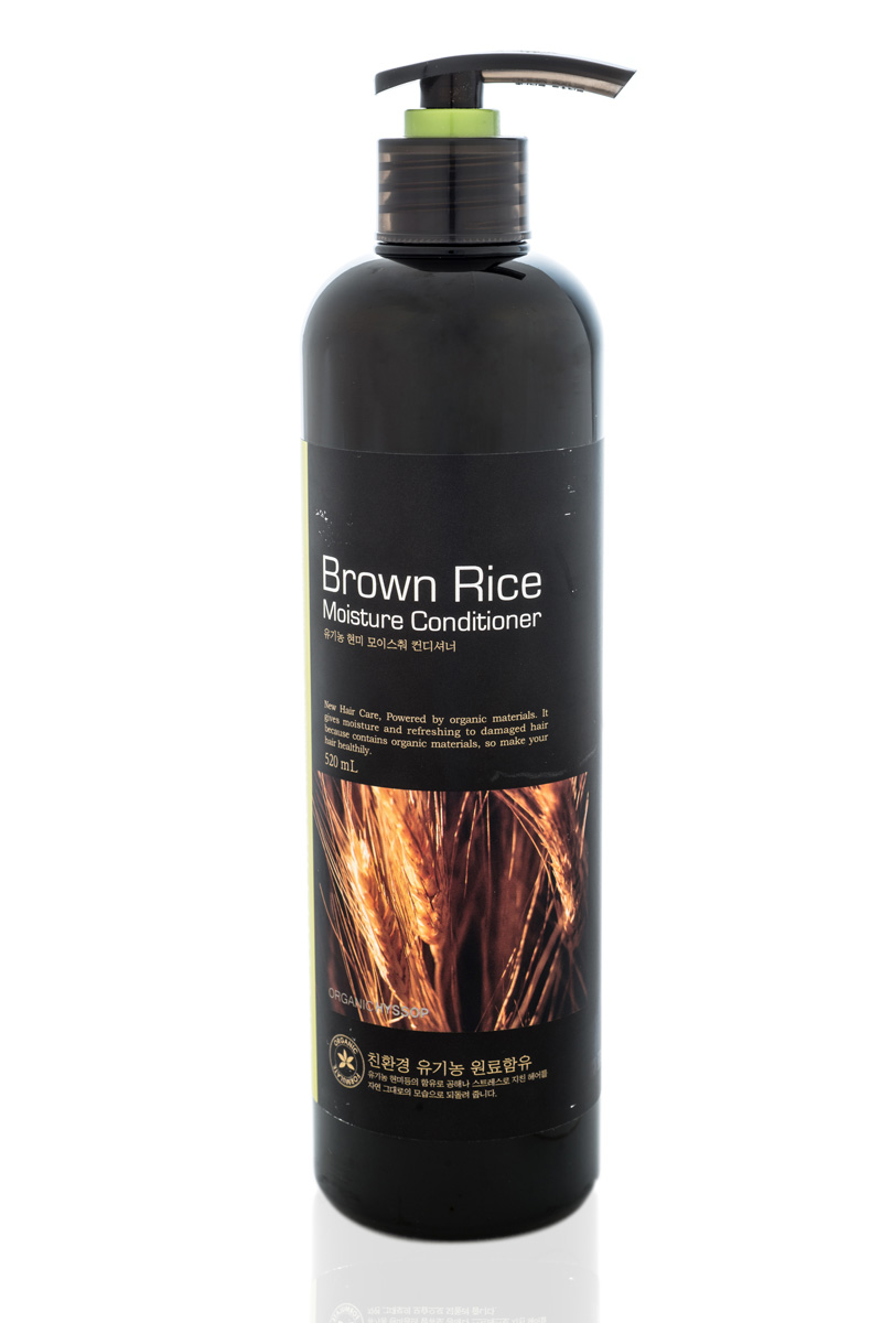 Brown Rice Кондиционер увляжняющий Hyssop Moisture, 520 мл8809038599881 Brown Rice Кондиционер увляжняющий Hyssop Moisture, 520 мл8809038599881Экстракты натурального шелка и органические ингредиенты защищают волосы от вредного воздействия окружающей среды , делая их мягкими и сияющими, Воздействуют на креатиновый компонент волос, восстанавливая поврежденные волосы и делая их эластичными. Предохраняет от появления перхоти, обладает антивоспалительным и антибактериальным эффектом. Экстракт темного риса омолаживает волосы, улучшает метаболизм и циркуляцию крови. Предотвращает выпадение волос благодаря эффекту улучшения циркуляции крови. Увеличивает рост волос, обладает увлажняющим эффектом. Препятствует потери цвета после окрашивания На основе вытяжки коричневого риса и органического экстракта синего зверобоя. Облегчает расчесывание и укладку, увлажняет, питает и защищает волосы от пересыхания и ежедневных стрессов.
