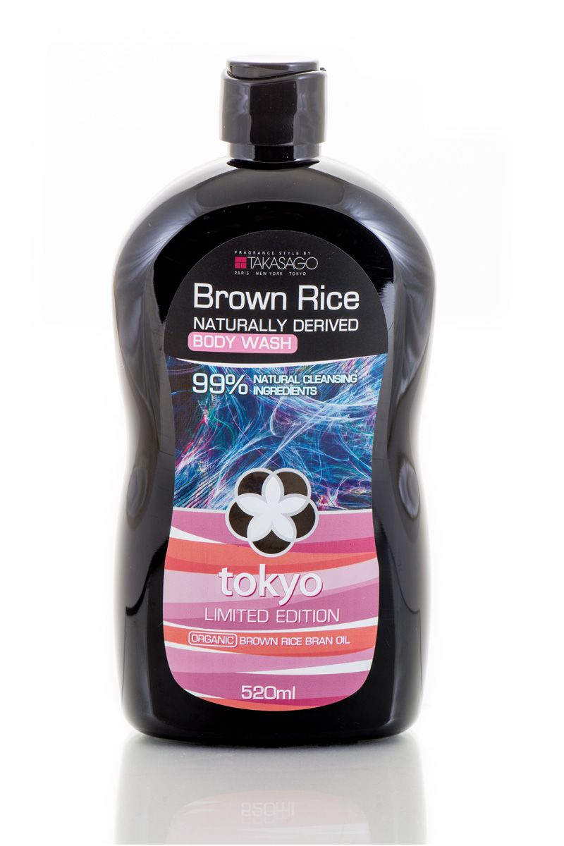 Brown Rice Гель для душа Tokyo Naturally Derived, 520 мл8809193043571 Brown Rice Гель для душа Tokyo Naturally Derived, 520 мл8809193043571Гель для душа на натуральной основе разработан для деликатного очищения и увлажнения всех типов кожи. Комбинация из масла отрубей дикого риса, провитамина В5 и экстракта листьев клена делают кожу мягкой, увлажненной и сияющей. D-пантенол и масло миндаля ускоряют процессы клеточного обновления. Подходит для мытья волос. Аромакомпозиция TAKASAGO 03ZF успакаивает, но оставляет организм активным, настраивает на философские размышления