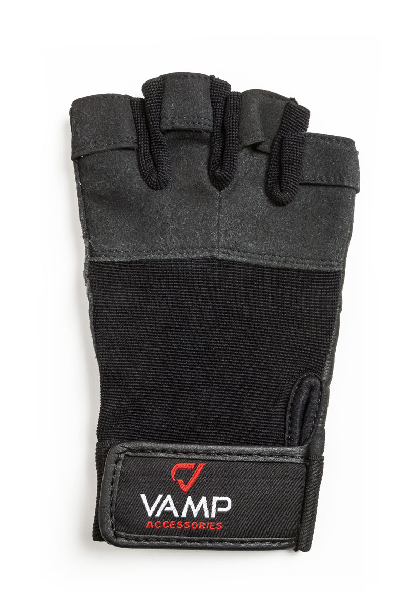 Перчатки для фитнеса Vamp мужские, цвет: черный. 530. Размер XXLV-768 Перчатки для фитнеса Vamp мужские, цвет: черный. 530. Размер XXLV-768Мужские перчатки повышенной прочности – для серьезных нагрузок. Для пауэрлифтинга и бодибилдинга. - Легко и просто снимаются с руки после тяжелой тренировки благодаря специальным вкладкам на пальцах. - Застежка на липучке прочно фиксирует перчатку и удобно регулируется. - Между пальцами вставлена многослойная лайкра.