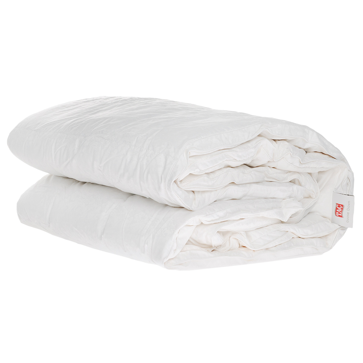 Одеяло TAC Silky, наполнитель: гусинные пух и перья, 155 x 215 см9913-38897 Одеяло TAC Silky, наполнитель: гусинные пух и перья, 155 x 215 см9913-38897Одеяло TAC Silky с наполнителем, состоящим из 90% гусиного пуха и 10% гусиных перьев, подарит вам здоровый и комфортный сон. Чехол одеяла выполнен из натурального хлопка. Гусиное перо и пух - безопасный и экологически чистый наполнитель. В связи со своим натуральным происхождением, гусиный пух защищает тело от перепадов температуры, регулирует содержание влажности и создает подходящую атмосферу для сна. «Гидроскопичен» - то есть поглощает выделяемый во время сна пот и выбрасывает обратно в дневное время. Достаточно один раз в неделю встряхнуть и проветрить ваши одеяла и подушки для того чтобы распушить наполнитель и избавить его от влаги. Не создает благоприятных условий для жизнедеятельности бактерий, поэтому не образует запаха. Не вызывает аллергических реакций и гигиеничен. Может подвергаться стирке. Размер одеяла: 155 х 215 см.