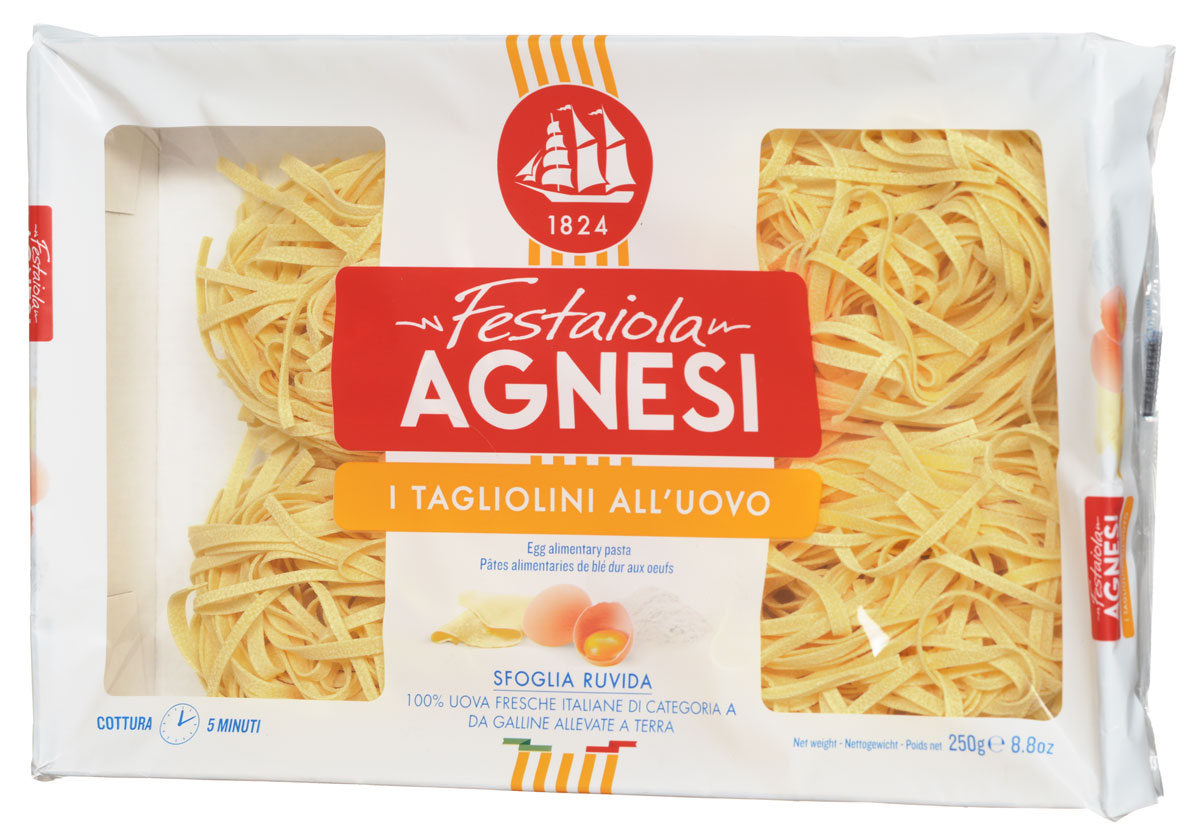 Agnesi Тальолини яичные макароны, 250 г8001200045954 Agnesi Тальолини яичные макароны, 250 г8001200045954Agnesi - это одна из старейших марок макарон в Италии. С 1824 года в итальянском городе Империя, расположенном на берегу Средиземного моря, семья Agnesi начала производить эти, благодаря своему качеству, широко известные макаронные изделия. Яичные макароны Agnesi демонстрируют неповторимый вкус макаронных изделий, созданных согласно всем канонам итальянской кухни. Если вы подлинный гурман, то вы по достоинству оцените их. Эти макароны не слипаются при готовке и не раскисают. Из них получится прекраснейший гарнир, также они могут стать основой для множества блюд итальянской кухни. Используя Agnesi вы сможете приготовить обед не хуже, чем шеф-повар итальянского ресторана.