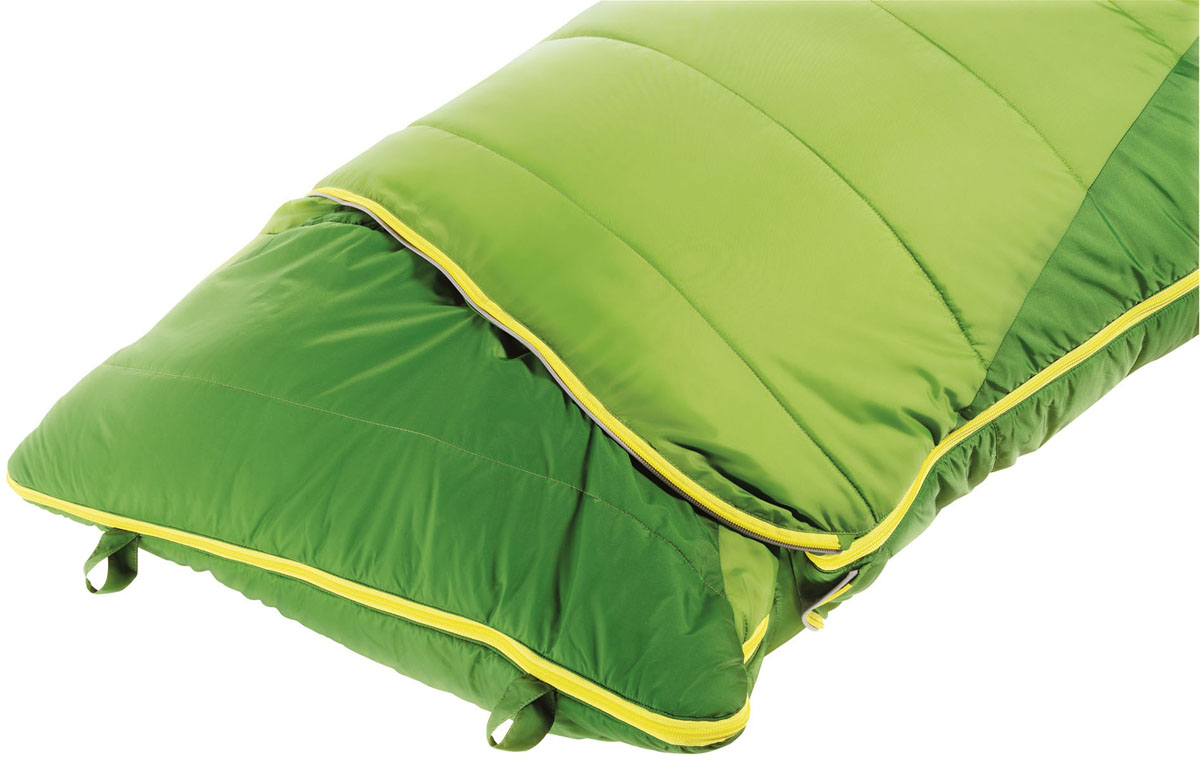 Спальник Deuter 2015 Family Dreamland, цвет: зеленый, левосторонняя молния37033_22061 Спальник Deuter 2015 Family Dreamland, цвет: зеленый, левосторонняя молния37033_22061Отличный спальный мешок для юных путешественников. Детский спальник Deuter Dreamland изготовлен из экологически безвредной ткани согласно строгим стандартам маркировки Bluesign. Материалы и этапы производства соответствует требованиям самого строгого в мире экологического стандарта. Dreamland - наша инвестиция в будущее. Кроме того, этот спальный мешок растет вместе с ребенком: его можно увеличить на 30 см с помощью удлинителя на молнии. В сложенном виде этот удлинитель создает дополнительное утепление для чувствительных детских ног. Голову закрывает капюшон эргономичного покроя; спальник можно легко превратить в одеяло, расстегнув круговую молнию. Предназначен для детей от шести лет.