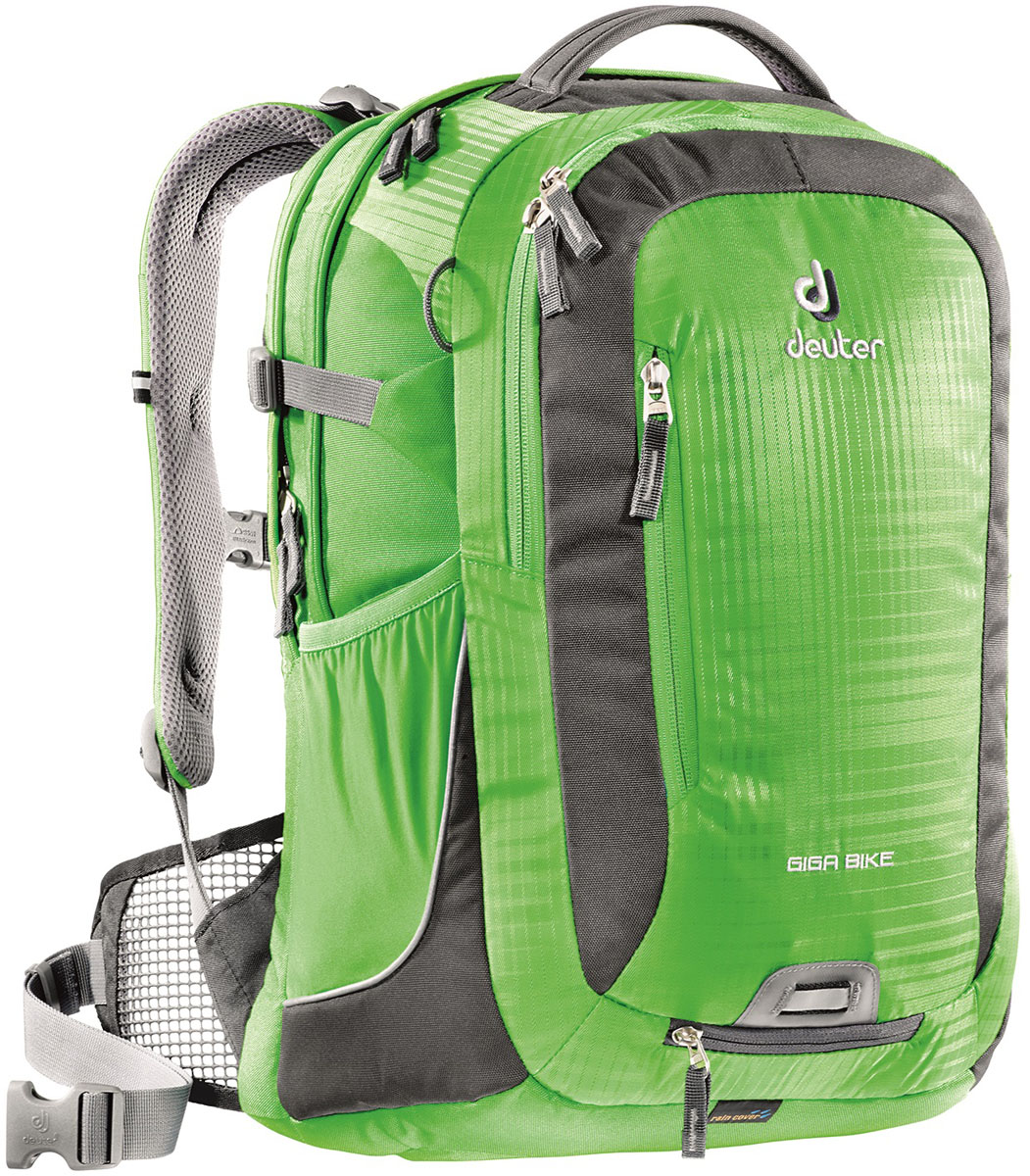 Рюкзак Deuter 2015 Daypacks Giga Bike, цвет: зеленый, 28л80444_2431 Рюкзак Deuter 2015 Daypacks Giga Bike, цвет: зеленый, 28л80444_2431Городской рюкзак Deuter Giga Bike объединяет в себе качества офисного и велосипедного рюкзака. Cверхпрочный, хорошо организованный рюкзак разработан специально для людей, которые регулярно ездят в школу, университет или в офис. Для любитель быстрой езды, рюкзак для велосипеда снабжен набедренным поясом для плотного прилегания к спине. - система спинки Airstripes и сетчатые крылья набедренного пояса - большое основное отделение, в котором помещаются папки для бумаг - дно имеет мягкую подкладку - компрессионные стропы - съемный держатель шлема - удобная ручка для переноски - большой передний карман на молнии с органайзером - съемный набедренный ремень - петля с отражателем - второе основное отделение под ноутбук 17 дюймов - боковой сетчатый карман - съемный чехол от дождя яркого цвета - отражатели 3М - стабилизирующие ремни Вес: 1200 г Объем: 28 л