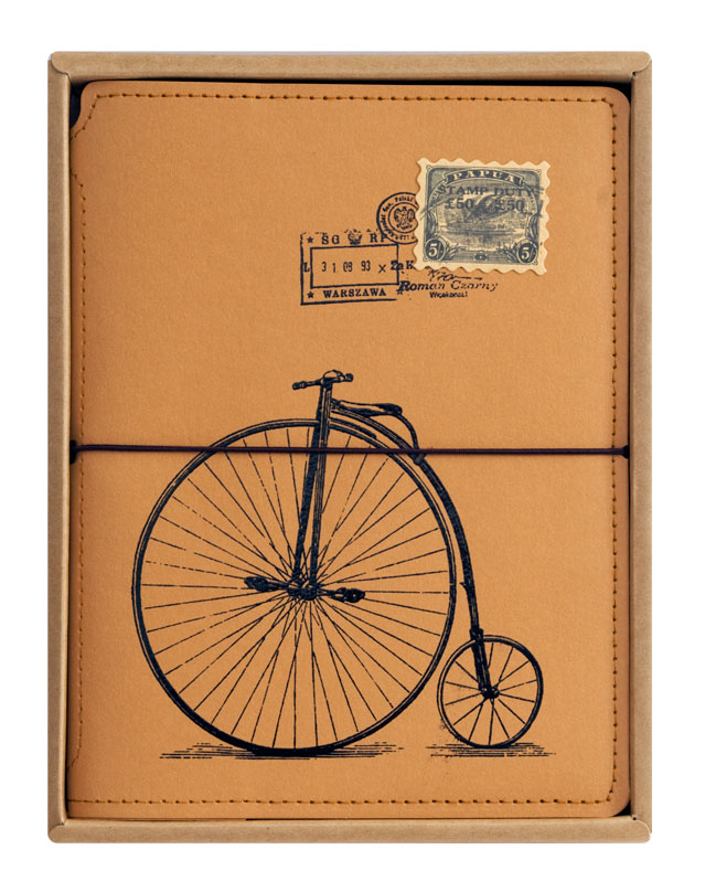 Записная книжка Белоснежка Ретро велосипед. 723-SB723-SB Записная книжка Белоснежка Ретро велосипед. 723-SB723-SBЗаписная книжка оборудована прочной резинкой, что позволяет ей всегда быть плотно закрытой. Во внутренней части обложки есть карман для хранения мелочей. Листы блокнота сделаны из плотной крафт бумаги и прошиты в прочный переплет. Всего листов 80. Книга для записай упакована в коробку и прозрачный пакет.Количество листов: 80. Размер 150 х 200 х 20 мм