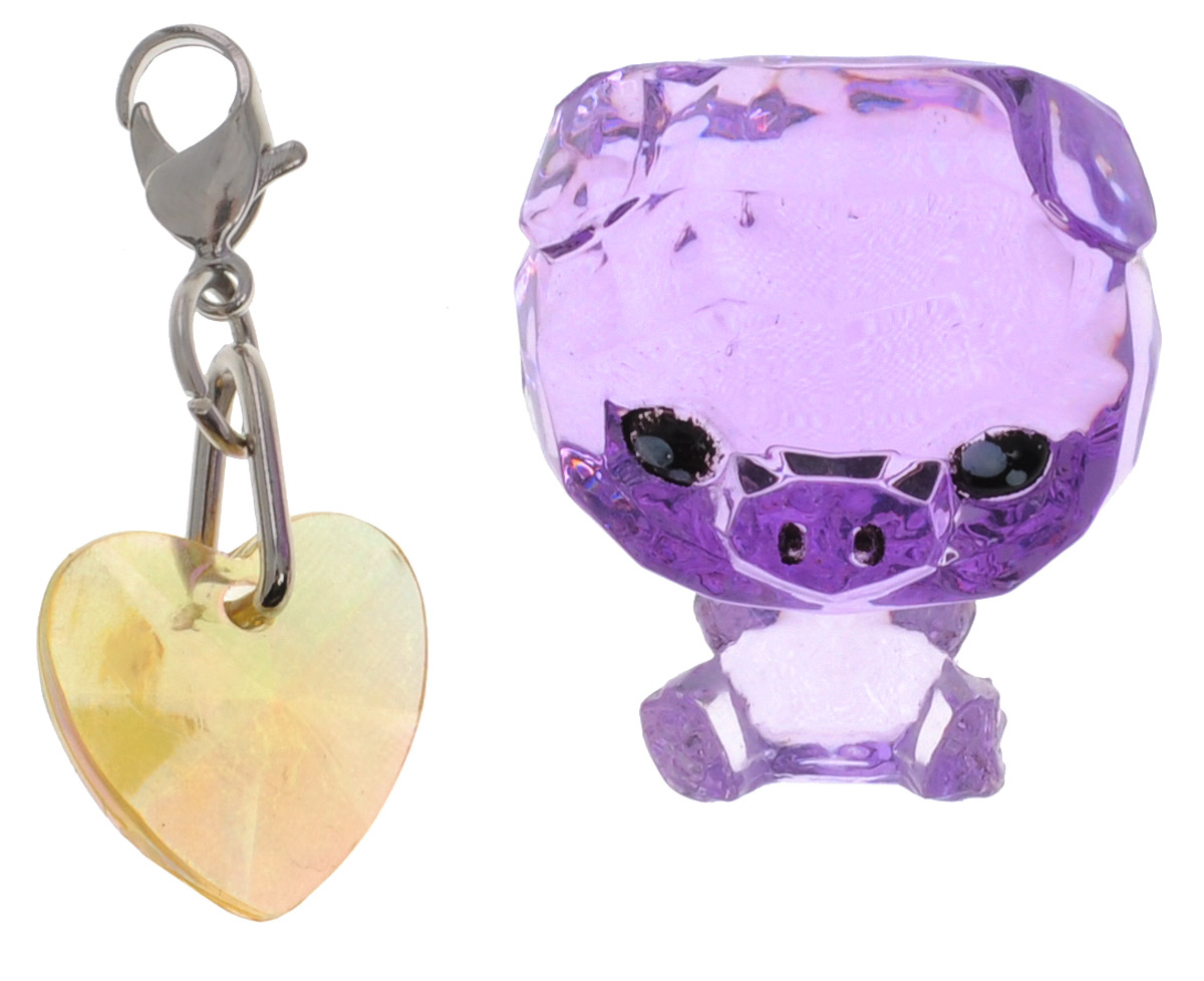 Crystal Surprise Фигурка Поросенок Zing цвет фиолетовый45702_фиолетовый Crystal Surprise Фигурка Поросенок Zing цвет фиолетовый45702_фиолетовыйСамые искристые, самые сияющие малютки-зверюшки собрались здесь, чтобы принести вам удачу! Когда на небе встает солнце вдогонку тающей луне, появляются зверьки Crystal Surprise. Возьмите их в руку - и почувствуете, как они приносят удачу. У каждого зверька Crystal Surprise есть свое предназначение, каждый из них станет вашим талисманом. Носите, дарите их. Соберите их всех, чтобы умножить их магические способности! Предназначение фигурки Crystal Surprise Поросенок Zing - везение. Фигурка искрится и сияет - вам удачу прибавляет! Носите поросенка везде с собой - это ваш талисман удачи! В набор также входит подвеска на удачу!