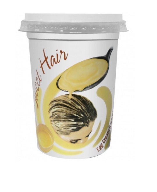 Hair Company Крем яичный (восстанавливающий) Sweet Hair Egg Cream 500 мл010054/LB10638 RUS Hair Company Крем яичный (восстанавливающий) Sweet Hair Egg Cream 500 мл010054/LB10638 RUSЯичный крем Hair Company Sweet Hair Egg Cream с полной восстанавливающей способностью. Интенсивный, восстанавливающий крем оказывает защитное и регенерирующее действие на структуру поврежденных и ослабленных волос. Минеральное масло, масло подсолнечника и авокадо сохраняют надолго яркость окрашенных волос, не утяжеляя их. Кератин идеально выглаживает поверхность волоса от корней до самых кончиков, защищая их от пересыхания. Благодаря яичному белку волосы обретают дополнительный блеск и объем.
