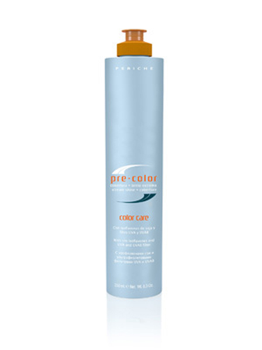 Periche Color Care Средство перед окрашиванием волос Pre-color 250 мл659571 Periche Color Care Средство перед окрашиванием волос Pre-color 250 мл659571Пре-колор – продукт с тремя важнейшими функциями: Способствует проникновению красителя за счет содержания изофлавоноидов сои, которые открывают кутикулу и облегчают окрашивание. Нейтрализует запах аммиака, благодаря входящему в формулу средства аромату карамели, делая процесс окрашивания или обесцвечивания волос более приятным как для колориста, так и для клиента. Содержит наномолекулы, которые кондиционируют волосы, придают им блеск и мягкость. Пре-колор подходит для жирных волос и для волос с перхотью, так как не меняет своих свойств. Продукт смешивается с краской или обесцвечиванием для защиты кожи головы. Содержит солнцезащитный фильтр. Флакон запечатан для гарантии безопасности.