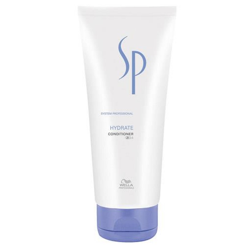 Wella SP Увлажняющий кондиционер Hydrate Conditioner, 200 мл81385714 Wella SP Увлажняющий кондиционер Hydrate Conditioner, 200 мл81385714Увлажняющий кондиционер Hydrate Conditioner Wella SP создан специально для нормальных и сухих волос. Кондиционер эффективно увлажняет волосы, не перегружая их, защищает от пересыхания, улучшает эластичность волос. Активный увлажняющий комплекс содержит глицерин, который увлажняет волосы и регулирует уровень увлажнения, D-пантенол, обеспечивающий волосы дополнительной влагой и защищающий от пересыхания, глюкозу и фруктозу, которые делают волосы гладкими.