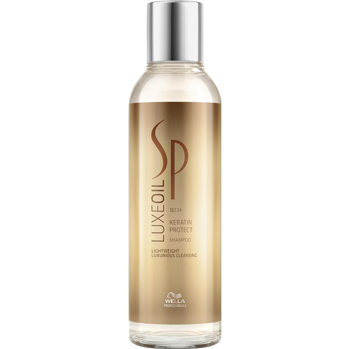 Wella SP Шампунь для защиты кератина волос Luxe Line Keratin, 200 мл81416671 Wella SP Шампунь для защиты кератина волос Luxe Line Keratin, 200 мл81416671Wella SP Luxe Line Keratin Шампунь для защиты кератина волос - создан для идеального очищения ваших волос. Дарит волосам безумно красивый блеск, следит за наполнением и сохранением кератина волос, идеально подходит для подготовки к следующим продуктам этой линии. Шампунь не отягощает волос, делает его сильным и свежести. В состав шампуня для защиты волоса- WellaProfessional Luxe Line Keratin, входит смесь обогащенная пантенолом и кератином белком, из него же состоят ваши волосы, он есть главным элементом структуры волоса. Масло жожоба, это одно из самых лучших средств, которое может входить в cостав шампуня, жожоба обеспечит бережный уход за окрашенных, ломкими и сухими волосами. Масла аргана и миндаля отлично питают волосы и сделают их гладкими, мягкими и безумно эластичными. В состав шампуня входят, самые элитные и профессиональные парфюмерные ингредиенты, которые подарят манящий и легкий аромат вашим волосам.