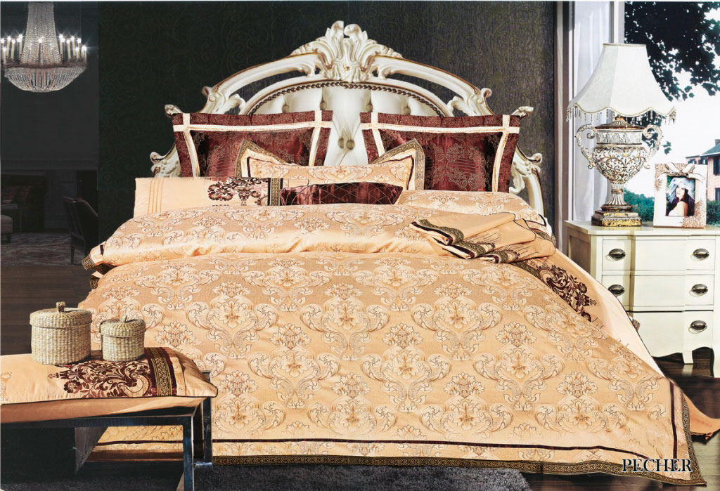 Комплект белья Arya Pecher, 2-х спальный, наволочки 50x70, 70x70, цвет: золотойTR1001087 Комплект белья Arya Pecher, 2-х спальный, наволочки 50x70, 70x70, цвет: золотойTR1001087Комплект постельного белья линии Броде Жаккард изготовлен из хлопкового жаккарда с нежным тонким гипюром высокого качества. Жаккард – это ткань с уникальным рисунком, который создают на специальном станке. Из-за сложного плетения эта ткань довольно жесткая, поэтому используют ее только для верхней стороны пододеяльника и наволочек. Хлопковый жаккард соединяет в себе все плюсы натуральной ткани и сложного плетения: хорошо впитывает влагу, дышит, долговечен и прочнее любой ткани, кроме натурального шелка. В сатине высокой плотности нити очень сильно скручены, поэтому ткань гладкая и немного блестит. Комплект из плотного сатина прослужит дольше любого другого хлопкового белья. Благодаря диагональному пересечению нитей, он почти не мнется, и по гладкости и мягкости уступает лишь атласным тканям. Гипюром называется кружевное полотно, состоящее из фрагментов, сплетенных на коклюшках или сшитых иглой. Фрагменты соединяются тонкими связками. Гипюр производится из наитончайших шелковых или...