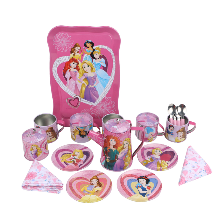 Disney Игровой набор детской посуды Принцесса Утро принцессыDSN0201-006 Disney Игровой набор детской посуды Принцесса Утро принцессыDSN0201-006Главной особенностью набора является фирменное и красочное оформление, выполненное совместно с компанией Disney. Каждый элемент тщательно проработан и детализирован – от упаковки до самого маленького блюдца. Материал посуды – прочный, легкий металл, который не разобьется во время игры. В набор кофейной посуды Утро принцессы входит 22 предмета: - 4 салфетки - 4 блюдца - 4 ложки - 1 поднос - 4 кружки - 1 молочник - 1 сахарница с крышкой - 1 чайник с крышкой