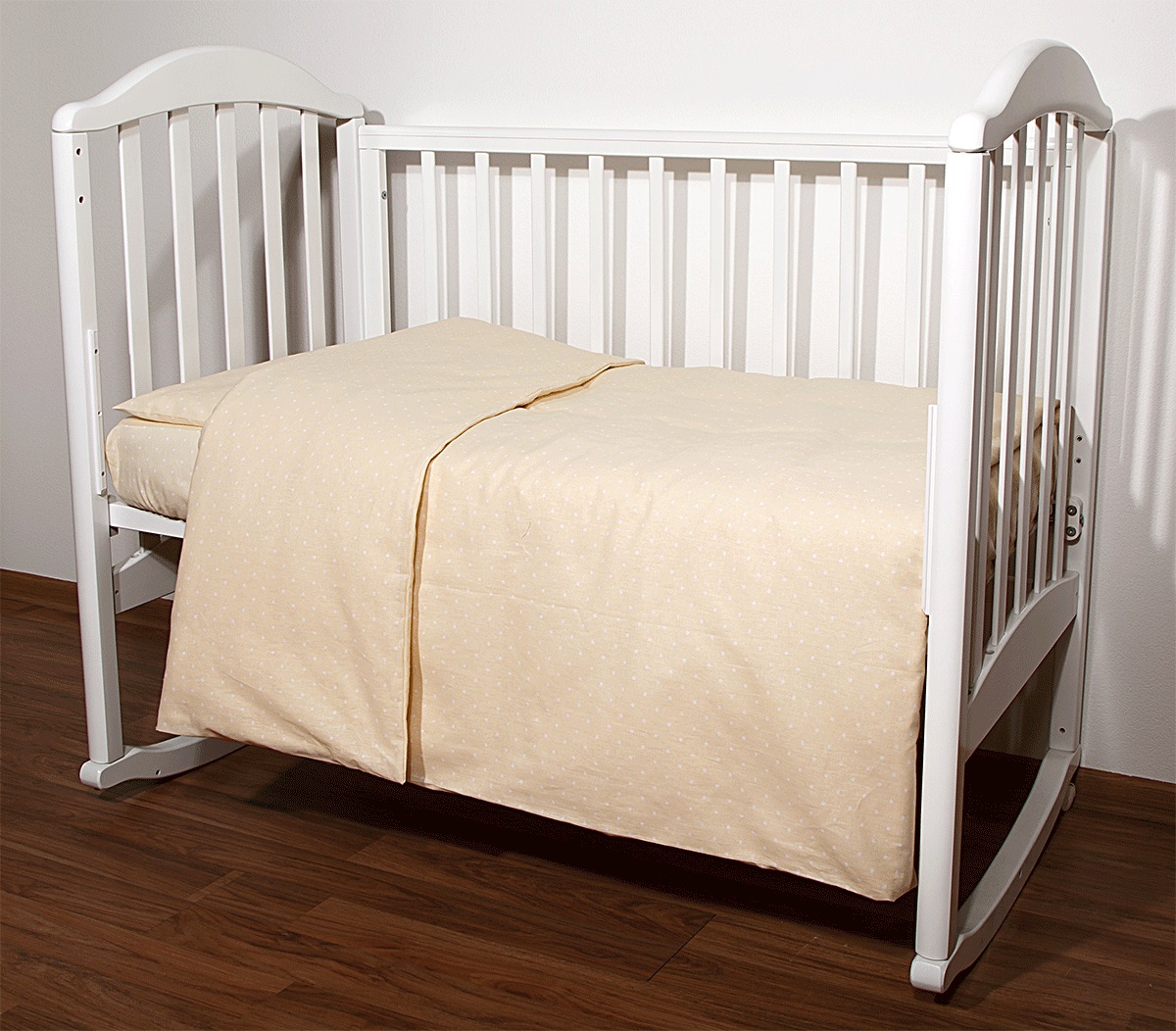 Baby Nice Комплект белья для новорожденных Горох цвет бежевыйС1112 Baby Nice Комплект белья для новорожденных Горох цвет бежевыйС1112Постельное бельё, сшито из качественной бязи импортного производства.Бельё не деформируется, цвет не выстирывается. наволочка 40х60, пододеяльник 112х147,простынь 110х147