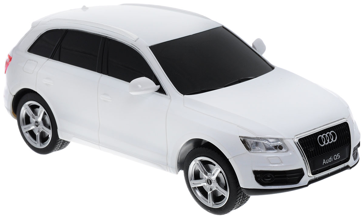Rastar Радиоуправляемая модель Audi Q5 цвет белый масштаб 1:2438600 Rastar Радиоуправляемая модель Audi Q5 цвет белый масштаб 1:2438600Радиоуправляемая модель Rastar Audi Q5 станет отличным подарком любому мальчику! Все дети хотят иметь в наборе своих игрушек ослепительные, невероятные и модные автомобили на радиоуправлении. Тем более, если это автомобиль известной марки с проработкой всех деталей, удивляющий приятным качеством и видом. Одной из таких моделей является автомобиль на радиоуправлении Rastar Audi Q5. Это точная копия настоящего авто в масштабе 1:24. Автомобиль обладает неповторимым стилем и спортивным характером. Потрясающая маневренность, динамика и покладистость - отличительные качества этой модели. Возможные движения: вперед-назад, вправо-влево, остановка. Пульт управления работает на частоте 40 MHz. Машина работает от 3 батареек типа АА (не входят в комплект). Пульт работает от 2 батареек типа АА (не входят в комплект).