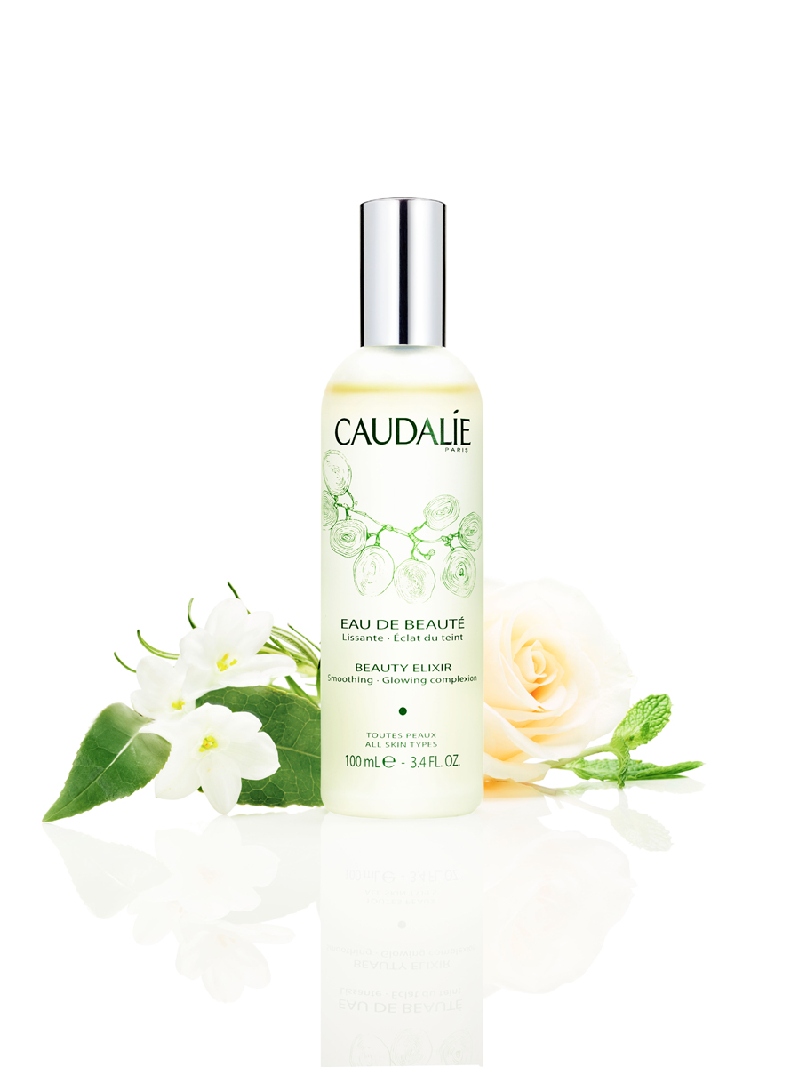 Caudalie Вода для красоты лица, 100 мл018 Caudalie Вода для красоты лица, 100 мл018Вода для красоты лица подойдет для всех типов кожи. Созданное по рецепту эликсира молодости Королевы Венгрии Изабеллы, это средство по уходу разглаживает кожу, сужает поры и дарит изысканное сияние цвету лица. Воду необходимо распылять на лицо перед использованием крема или в любое время дня для освежения кожи или в качестве превосходного фиксатора макияжа.