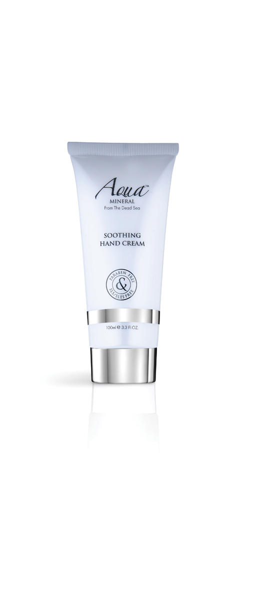Aqua mineral Крем для рук смягчающий 100 мл2420 Aqua mineral Крем для рук смягчающий 100 мл2420: Этот удивительный крем для ног, обладающий успокаивающим и дезодорирующим действием, разработан специально, чтобы позаботиться о красоте ног, смягчить грубые участки кожи. Обогащен витамином Е и минералами Мертвого моря, которые увлажняют придают коже мягкость. Нежное сочетание масел ши, календулы, жожоба и экстрактов зеленого чая и алое вера смягчают, увлажняют и успокаивают кожу ног. Крем обогащен маслом какао, коэнзимом Q-10 - природным антиоксидантом, обладающими омолаживающим действием. Масло мяты нейтрализуют неприятный запах и придает свежий аромат.