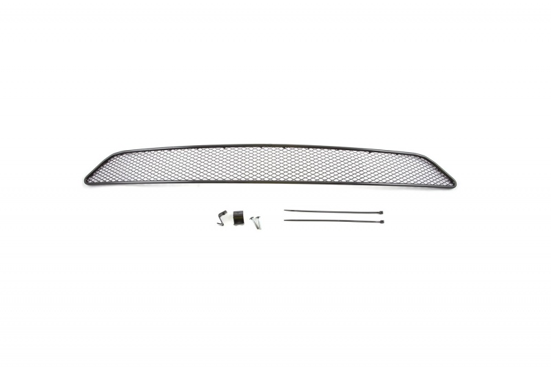 Сетка на бампер внешняя Novline-Autofamily, для HONDA CR-V 2.0 2013-201501-230313-15B Сетка на бампер внешняя Novline-Autofamily, для HONDA CR-V 2.0 2013-201501-230313-15BВ отличие от универсальных сеток, данный продукт разрабатывается индивидуально под каждый бампер автомобиля. Внешняя защитная сетка радиатора полностью повторяет геометрию решетки бампера и гармонично вписывается в общий стиль автомобиля. При создании продукта мы учли как потребности автомобилистов, для которых важна исключительно защитная функция, так и автолюбителей, которые ищут способы подчеркнуть или создать новый стиль своего авто. Функциональность, тюнинг, или и то, и другое? Выбор только за вами. Сетка для защиты радиатора изготовлена из антикоррозионного материала, что гарантирует отсутствие ржавчины в процессе эксплуатации. Простая установка делает этот продукт необыкновенно удобным. В отличие от универсальных сеток, для установки которых требуется снятие бампера, то есть наличие специализированных навыков и дополнительного оборудования (подъемник и так далее), для установки этого продукта понадобится 20 минут времени и отвертка.