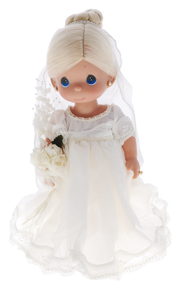 Precious Moments Кукла Зачарованные сны Невеста блондинка4636 Precious Moments Кукла Зачарованные сны Невеста блондинка4636Коллекция кукол Precious Moments ростом выше 30 см насчитывает на сегодняшний день более 600 видов. Куклы изготавливаются из качественного, безопасного материала и имеют пять базовых точек артикуляции. Каждый год в коллекцию добавляются все новые и новые модели. Каждая кукла имеет свой неповторимый образ и характер. Она может быть подарком на память о каком- либо событии в жизни. Куклы выполнены с любовью и нежностью, которую дарит нам известная волшебница - создатель кукол Линда Рик! Кукла Зачарованные сны. Невеста станет отличным подарком для любой девочки на день рождения или другой праздник. Кукла одета в ослепительное белое платье невесты, на ногах - белые ботиночки. В руке у куклы букет цветов. У невесты светлые волосы, которые забраны вверх и украшены фатой. Дополнением к образу куколки служат серьги и колечко. На милом личике большие синие глаза. Одежда куклы съемная. Порадуйте свою принцессу таким великолепным подарком! Игра с куклой ...