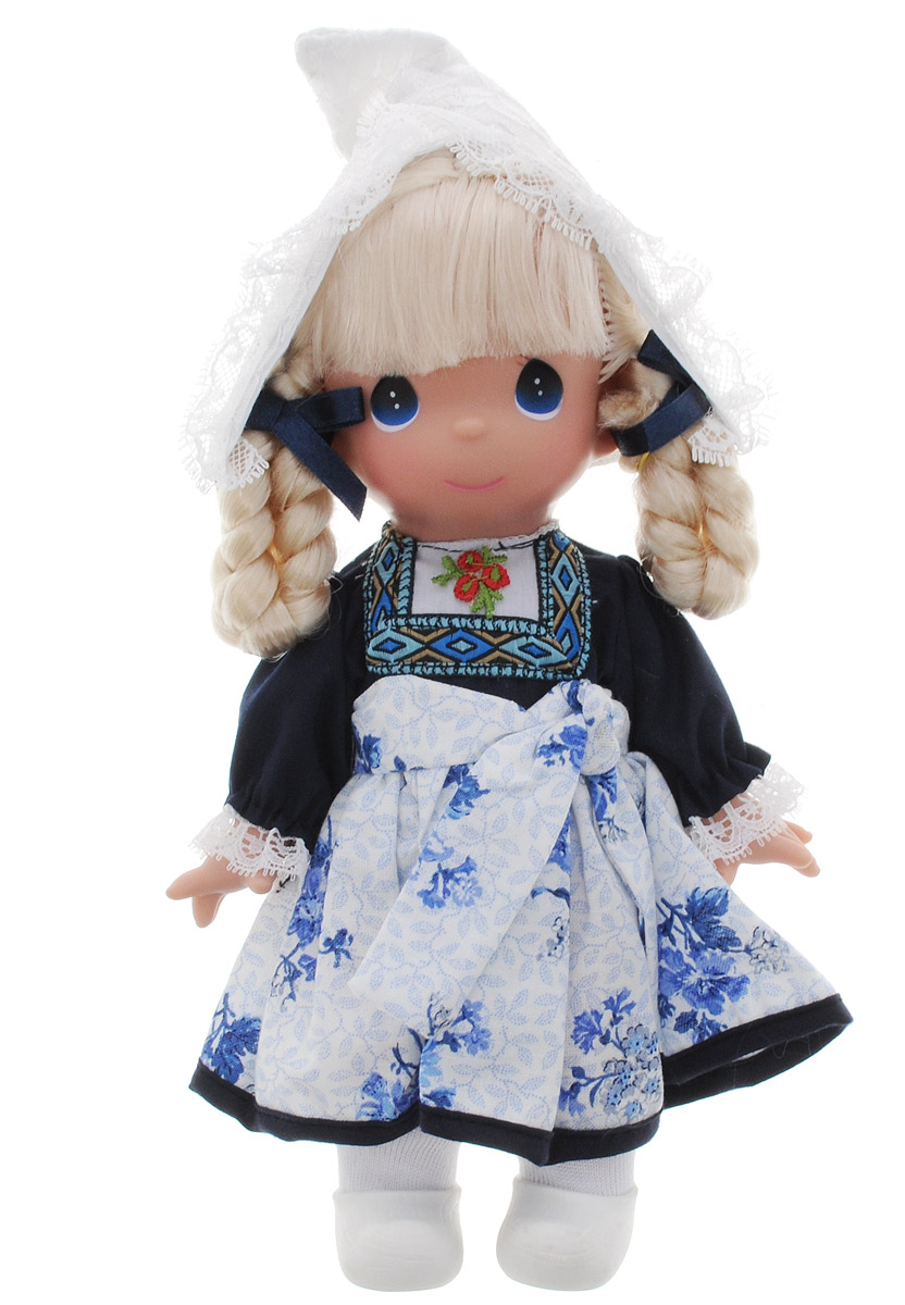Precious Moments Кукла Элин Голландия2183 Precious Moments Кукла Элин Голландия2183Коллекция кукол Precious Moments насчитывает на сегодняшний день более 600 видов. Куклы изготавливаются из качественного, безопасного материала и имеют пять базовых точек артикуляции. Каждый год в коллекцию добавляются все новые и новые модели. Каждая кукла имеет свой неповторимый образ и характер. Она может быть подарком на память о каком-либо событии в жизни. Куклы выполнены с любовью и нежностью, которую дарит нам известная волшебница - создатель кукол Линда Рик! Коллекционная кукла Элин (Голландия) со светлыми волосами одета в национальное голландское платье с цветочным узором и орнаментом. Волосы, собранные в две косы, украшены бантиками. На голове - белая кружевная шапочка. У куклы милое личико с большими голубыми глазами. Вся одежда съемная. Вашей дочурке непременно понравится расчесывать волосы куклы, придумывая различные прически. Кукла научит ребенка взаимодействовать с окружающими, а также поспособствует развитию воображения, логики и тактильного...