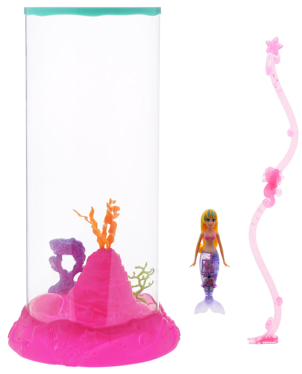 Robofish Интерактивная игрушка Русалочка Марина и подводное царство2591 Robofish Интерактивная игрушка Русалочка Марина и подводное царство2591Интерактивная игрушка Robofish Русалочка Марина и подводное царство обязательно привлечет внимание вашей дочурки! В этом наборе представлена волшебная русалочка по имени Марина, специальный аквариум с подсветкой, где миниатюрная морская красавица сможет показать все, на что она способна. Также в набор входит специальная волшебная палочка, с помощью которой можно доставать русалочку из аквариума или опускать ее обратно в воду. Русалочка Марина активируется при погружении в воду. При первом погружении необходимо покачать русалочку в воде, чтобы из фигурки вышел лишний воздух - русалочка будет глубже погружаться в воду. Морская красавица может плавать на спине по поверхности воды или вертикально вверх-вниз (для этого надо надеть кольцо-грузик на хвост). Имеется функция энергосбережения: русалочка автоматически отключается через 4 минуты игры. Чтобы ее включить обратно, достаньте русалочку из воды на 5 секунд и потом погрузите ее обратно в воду. Кстати, аквариум можно...