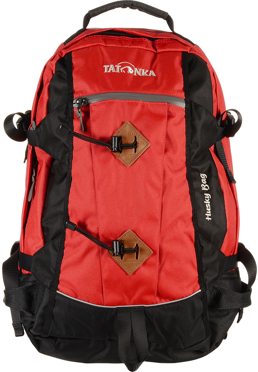 Городской рюкзак Tatonka Husky Bag с чехлом от дождя, цвет: красный, 28 л. 1580.0151580.015 Городской рюкзак Tatonka Husky Bag с чехлом от дождя, цвет: красный, 28 л. 1580.0151580.015Рюкзак Tatonka Husky Bag, изготовленный из высококачественного материала, имеет идеальные пропорции и богатое техническое оснащение, позволяющие использовать его как горный, трекинговый или городской. Изделие имеет одно главное отделение, внутри которого имеются два кармана. Один карман оснащен держателем для ключей, второй карман на резинке. Рюкзак имеет мягкие регулируемые плечевые лямки и мягкий набедренный пояс с карманами на молнии. С помощью регулируемого нагрудного ремня рюкзак прочно будет прилегать к спине, а боковые стяжки утянут ваш рюкзак до нужного размера. Внешний карман имеет водонепроницаемую молнию. Специальная петля внизу рюкзака предназначена для палок или ледоруба. В комплекте - дождевой чехол яркого цвета. Материал: Textreme 6.6, ХексоТокс, СликТекс. Объем 28 л. Вес: 1,85 кг.