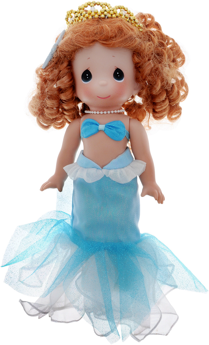 Precious Moments Кукла Русалочка4775 Precious Moments Кукла Русалочка4775Коллекция кукол Precious Moments ростом выше 30 см насчитывает на сегодняшний день более 600 видов. Куклы изготавливаются из качественного, безопасного материала и имеют пять базовых точек артикуляции. Каждый год в коллекцию добавляются все новые и новые модели. Каждая кукла имеет свой неповторимый образ и характер. Она может быть подарком на память о каком-либо событии в жизни. Куклы выполнены с любовью и нежностью, которую дарит нам известная волшебница - создатель кукол Линда Рик! Кукла Русалочка одета в голубой лиф и длинную голубую юбку, украшенную блестками. На ногах - голубые туфельки. У Русалочки длинные рыжие волосы, уложенные локонами. Прическу украшает золотистая диадема и морская звезда. Вся одежда у куклы съемная. Игра с куклой разовьет в вашей малышке чувство ответственности и заботы. Порадуйте свою принцессу таким великолепным подарком!