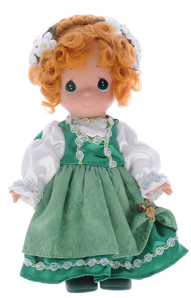 Precious Moments Кукла Кайли Ирландия3470 Precious Moments Кукла Кайли Ирландия3470Коллекция кукол Precious Moments насчитывает на сегодняшний день более 600 видов. Куклы изготавливаются из качественного, безопасного материала и имеют пять базовых точек артикуляции. Каждый год в коллекцию добавляются все новые и новые модели. Каждая кукла имеет свой неповторимый образ и характер. Она может быть подарком на память о каком-либо событии в жизни. Куклы выполнены с любовью и нежностью, которую дарит нам известная волшебница - создатель кукол Линда Рик! Коллекционная кукла Кайли (Ирландия) с рыжими волосами одета в национальное ирландское платье зеленого цвета с белыми рукавами. У куклы милое личико с большими изумрудными глазами. Кудрявые волосы, заплетенные в косы, украшены белыми текстильными цветами. Вся одежда съемная. Вашей дочурке непременно понравится расчесывать волосы куклы, придумывая различные прически. Кукла научит ребенка взаимодействовать с окружающими, а также поспособствует развитию воображения, логики и тактильного восприятия. Кукла...