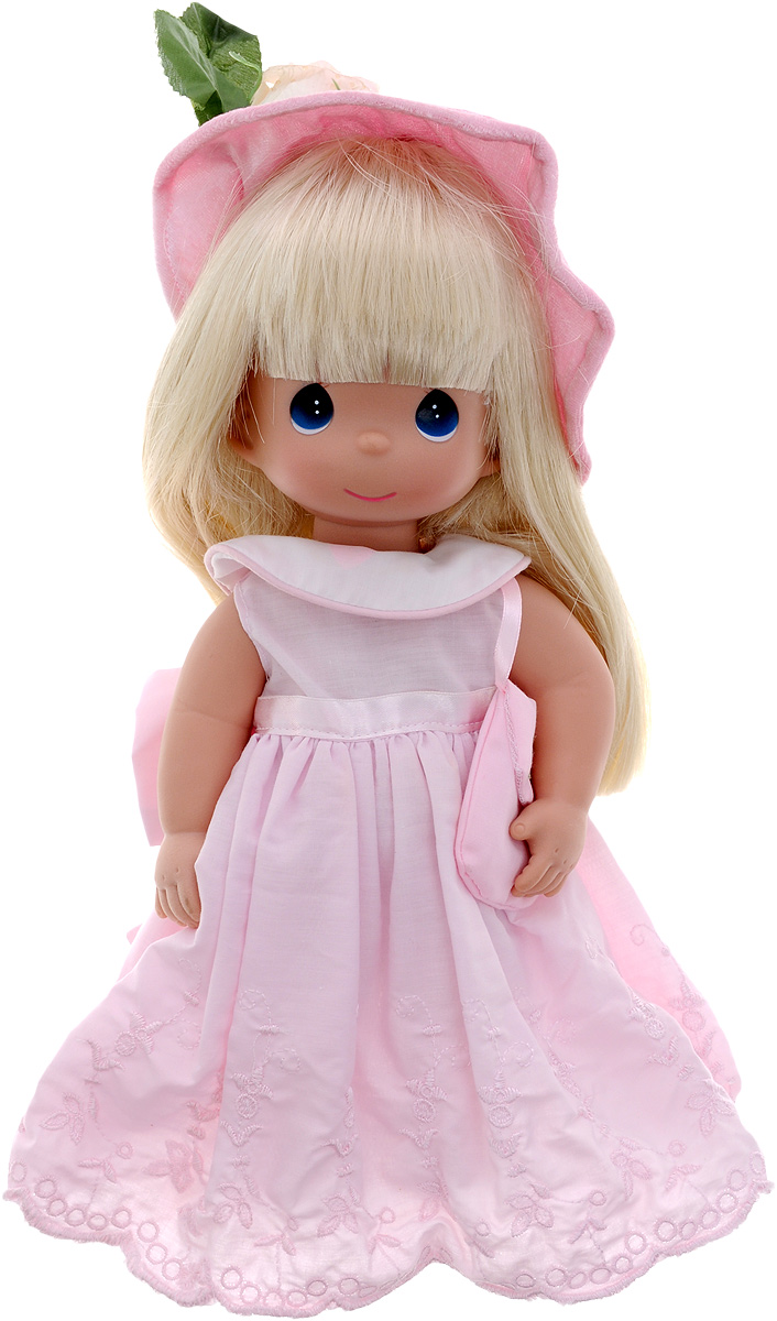 Precious Moments Кукла Цветок дружбы4598 Precious Moments Кукла Цветок дружбы4598Коллекция кукол Precious Moments ростом выше 30 см насчитывает на сегодняшний день более 600 видов. Куклы изготавливаются из качественного, безопасного материала и имеют пять базовых точек артикуляции. Каждый год в коллекцию добавляются все новые и новые модели. Каждая кукла имеет свой неповторимый образ и характер. Она может быть подарком на память о каком-либо событии в жизни. Куклы выполнены с любовью и нежностью, которую дарит нам известная волшебница - создатель кукол Линда Рик! Кукла Цветок дружбы одета в розовое платье и розовые туфли. Романтичный образ дополняет розовая шляпка, украшенная белой розой. Вся одежда у куклы съемная. У девочки длинные светлые волосы и большие синие глаза. Игра с куклой разовьет в вашей малышке чувство ответственности и заботы. Порадуйте свою принцессу таким великолепным подарком!
