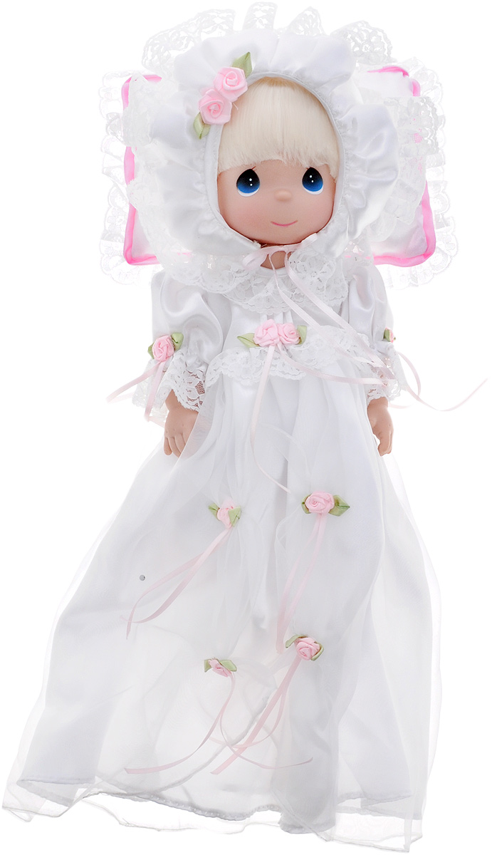 Precious Moments Кукла Крестины4720 Precious Moments Кукла Крестины4720Коллекция кукол Precious Moments ростом выше 30 см насчитывает на сегодняшний день более 600 видов. Куклы изготавливаются из качественного, безопасного материала и имеют пять базовых точек артикуляции. Каждый год в коллекцию добавляются все новые и новые модели. Каждая кукла имеет свой неповторимый образ и характер. Она может быть подарком на память о каком-либо событии в жизни. Куклы выполнены с любовью и нежностью, которую дарит нам известная волшебница - создатель кукол Линда Рик! Коллекционная кукла Крестины со светлыми волосами одета в длинное белоснежное крестильное платье, декорированное розочками и кружевом. На голове - белый атласный чепчик. У куклы милое личико с большими голубыми глазами. Вся одежда съемная. В комплекте с куклой идет атласная подушка с кружевами. Вашей дочурке непременно понравится расчесывать волосы куклы, придумывая различные прически. Кукла научит ребенка взаимодействовать с окружающими, а также поспособствует развитию воображения,...