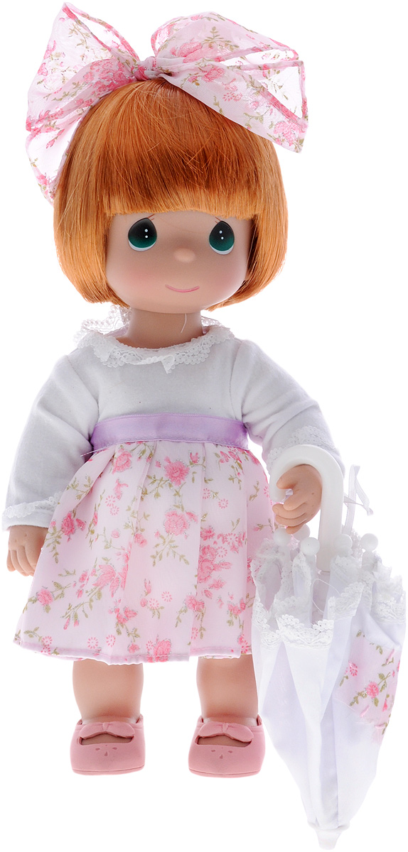 Precious Moments Кукла с зонтиком цвет волос рыжий4784 Precious Moments Кукла с зонтиком цвет волос рыжий4784Коллекция кукол Precious Moments ростом выше 30 см насчитывает на сегодняшний день более 600 видов. Куклы изготавливаются из качественного, безопасного материала и имеют пять базовых точек артикуляции. Каждый год в коллекцию добавляются все новые и новые модели. Каждая кукла имеет свой неповторимый образ и характер. Она может быть подарком на память о каком- либо событии в жизни. Куклы выполнены с любовью и нежностью, которую дарит нам известная волшебница - создатель кукол Линда Рик! Кукла с зонтиком Precious Moments обязательно привлечет внимание вашей малышки и не позволит ей скучать. Куколка одета в нарядное платье, на ножках - розовые ботиночки. Дополнением к прическе служит текстильный бантик. В наборе с куклой имеется зонтик. Одежда съемная. Кукла научит ребенка взаимодействовать с окружающими, а также поспособствует развитию воображения, логики и тактильного восприятия.
