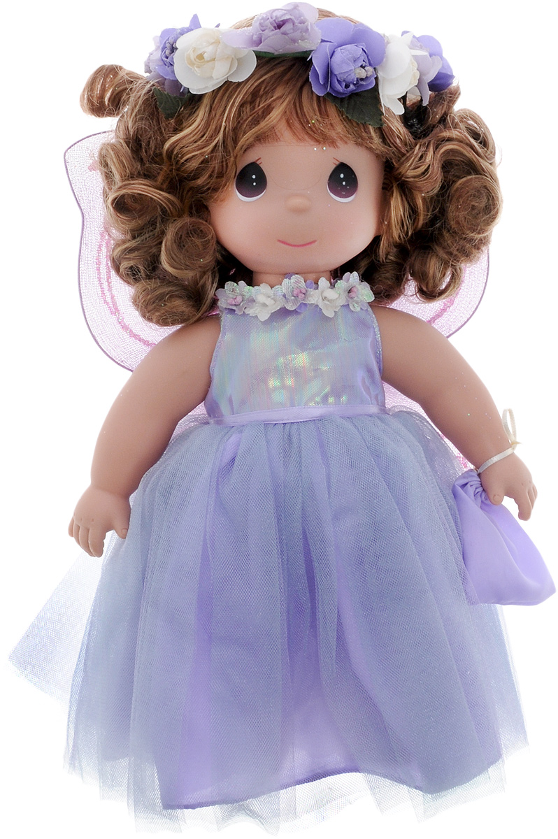 Precious Moments Кукла Сказочная фантазия4537 Precious Moments Кукла Сказочная фантазия4537Коллекция кукол Precious Moments ростом выше 30 см насчитывает на сегодняшний день более 600 видов. Куклы изготавливаются из качественного, безопасного материала и имеют пять базовых точек артикуляции. Каждый год в коллекцию добавляются все новые и новые модели. Каждая кукла имеет свой неповторимый образ и характер. Она может быть подарком на память о каком- либо событии в жизни. Куклы выполнены с любовью и нежностью, которую дарит нам известная волшебница - создатель кукол Линда Рик! Кукла Сказочная фантазия привлечет внимание не только ребенка, но и взрослого. Кукла одета в очаровательное сиреневое платье с пышной юбкой, за спиной у нее - большие полупрозрачные крылья, которые с легкостью можно отстегнуть. Дополнением к прическе служит цветочный венок. На милом личике большие темные глаза. Вся одежда куклы съемная. Игры с куклой способствуют эмоциональному развитию ребенка, а также помогают формировать воображение и художественный вкус. ...
