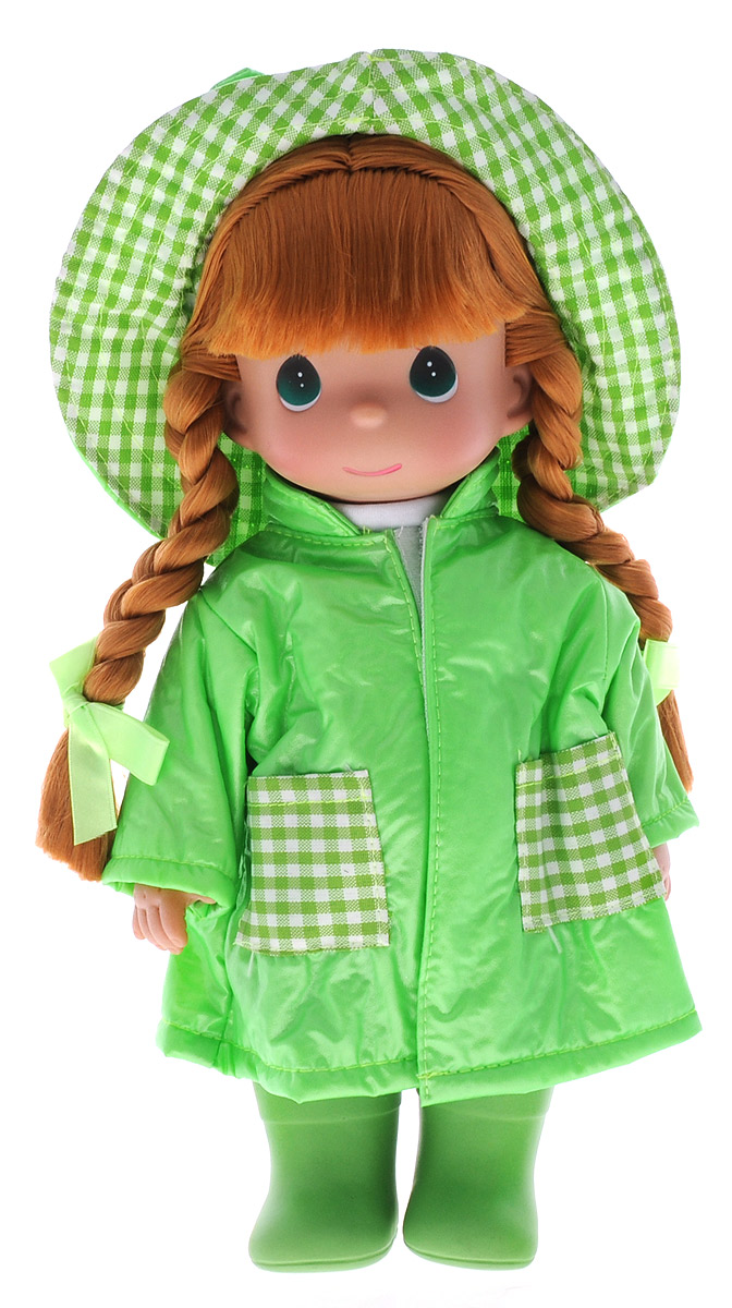 Precious Moments Кукла Дождь и солнце Лягушонок4560 Precious Moments Кукла Дождь и солнце Лягушонок4560Коллекция кукол Precious Moments ростом выше 30 см насчитывает на сегодняшний день более 600 видов. Куклы изготавливаются из качественного, безопасного материала и имеют пять базовых точек артикуляции. Каждый год в коллекцию добавляются все новые и новые модели. Каждая кукла имеет свой неповторимый образ и характер. Она может быть подарком на память о каком-либо событии в жизни. Куклы выполнены с любовью и нежностью, которую дарит нам известная волшебница - создатель кукол Линда Рик! Кукла Дождь и солнце. Лягушонок одета в зеленые штаны и белую водолазку. Поверх надето пальто, на ногах - зеленые сапожки. На голове у куклы шляпа с лягушачьими глазками. Вся одежда съемная. Волосы у куколки рыжего цвета, заплетены в две косички и украшены бантиками. У куклы большие глаза зеленого цвета. Игра с куклой разовьет в вашей малышке чувство ответственности и заботы. Порадуйте свою принцессу таким великолепным подарком!