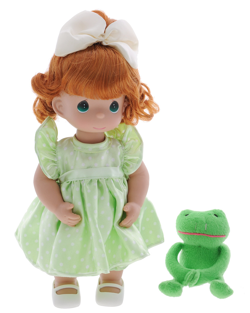 Precious Moments Кукла Девочка и лягушонок Элли4441 Precious Moments Кукла Девочка и лягушонок Элли4441Коллекция кукол Precious Moments ростом выше 30 см насчитывает на сегодняшний день более 600 видов. Куклы изготавливаются из качественного, безопасного материала и имеют пять базовых точек артикуляции. Каждый год в коллекцию добавляются все новые и новые модели. Каждая кукла имеет свой неповторимый образ и характер. Она может быть подарком на память о каком- либо событии в жизни. Куклы выполнены с любовью и нежностью, которую дарит нам известная волшебница - создатель кукол Линда Рик! Кукла Девочка и лягушонок Элли обязательно привлечет внимание вашей дочурки. На кукле милое платье в горошек, а на ножках белые туфельки. Рыжие волосы украшены бантом. В комплект с куклой входит лягушонок Элли. Вся одежда куклы съемная. Игра с куклой разовьет в вашей малышке чувство ответственности и заботы. Порадуйте свою принцессу таким великолепным подарком!