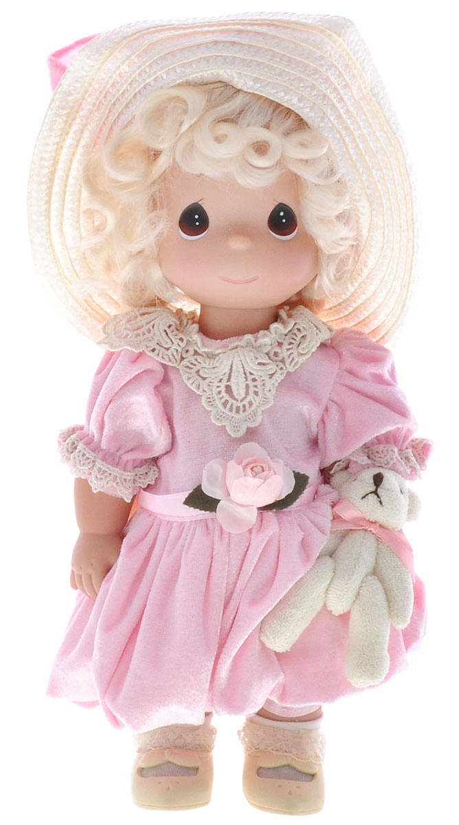Precious Moments Кукла Невероятно хороша4651 Precious Moments Кукла Невероятно хороша4651Коллекция кукол Precious Moments ростом выше 30 см насчитывает на сегодняшний день более 600 видов. Куклы изготавливаются из качественного, безопасного материала и имеют пять базовых точек артикуляции. Каждый год в коллекцию добавляются все новые и новые модели. Каждая кукла имеет свой неповторимый образ и характер. Она может быть подарком на память о каком-либо событии в жизни. Куклы выполнены с любовью и нежностью, которую дарит нам известная волшебница - создатель кукол Линда Рик! Кукла Невероятно хороша одета в розовое платье, белые носочки и бежевые туфли. Светлые волосы куклы заплетены в две косички и украшены атласными ленточками. Романтичный образ куклы дополняет шляпа с широкими полями. На милом личике куклы большие карие глаза. В руке девочка держит мягкую игрушку. Игра с куклой разовьет в вашей малышке чувство ответственности и заботы. Порадуйте свою принцессу таким великолепным подарком!