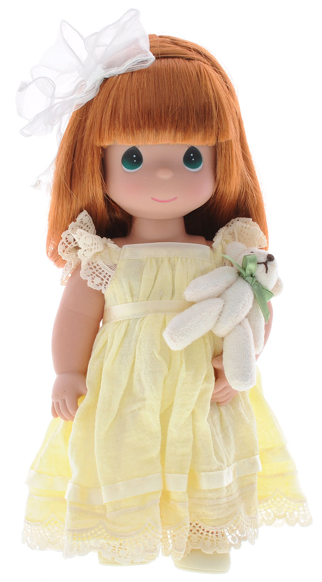 Precious Moments Кукла Люби меня цвет волос рыжий4644 Precious Moments Кукла Люби меня цвет волос рыжий4644Коллекция кукол Precious Moments ростом выше 30 см насчитывает на сегодняшний день более 600 видов. Куклы изготавливаются из качественного, безопасного материала и имеют пять базовых точек артикуляции. Каждый год в коллекцию добавляются все новые и новые модели. Каждая кукла имеет свой неповторимый образ и характер. Она может быть подарком на память о каком-либо событии в жизни. Куклы выполнены с любовью и нежностью, которую дарит нам известная волшебница - создатель кукол Линда Рик! Кукла Люби меня одета в светло-желтое длинное платье и туфли. Одежда у куклы съемная. У девочки длинные рыжие волосы, украшенные бантом, и большие зеленые глаза. В руке она держит плюшевого медвежонка. Игра с куклой разовьет в вашей малышке чувство ответственности и заботы. Порадуйте свою принцессу таким великолепным подарком!