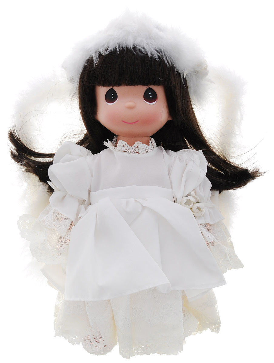 Precious Moments Кукла Неземная красота брюнетка4703 Precious Moments Кукла Неземная красота брюнетка4703Коллекция кукол Precious Moments ростом выше 30 см насчитывает на сегодняшний день более 600 видов. Куклы изготавливаются из качественного, безопасного материала и имеют пять базовых точек артикуляции. Каждый год в коллекцию добавляются все новые и новые модели. Каждая кукла имеет свой неповторимый образ и характер. Она может быть подарком на память о каком-либо событии в жизни. Куклы выполнены с любовью и нежностью, которую дарит нам известная волшебница - создатель кукол Линда Рик! Коллекционная кукла Неземная красота с темными волосами одета в шикарное платье, оформленное кружевами. За спиной у куколки - большие полупрозрачные крылья с перьями, которые с легкостью можно отстегнуть. У куклы милое личико с большими карими глазами. На голове - белоснежный обруч из перьев. Вся одежда съемная. Вашей дочурке непременно понравится расчесывать волосы куклы, придумывая различные прически. Кукла научит ребенка взаимодействовать с окружающими, а также поспособствует развитию...