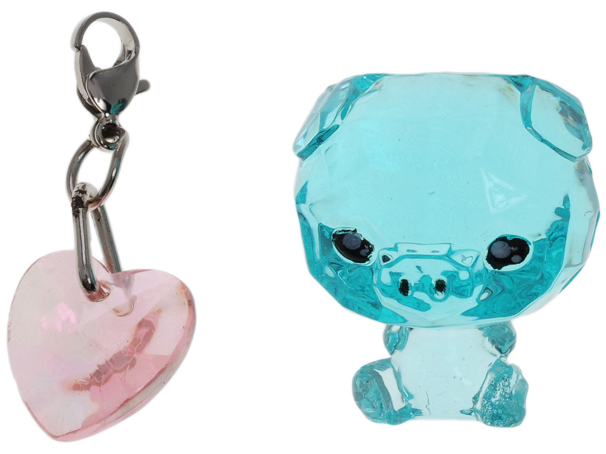Crystal Surprise Фигурка Поросенок Zing цвет голубой45702_голубой Crystal Surprise Фигурка Поросенок Zing цвет голубой45702_голубойСамые искристые, самые сияющие малютки-зверюшки собрались здесь, чтобы принести вам удачу! Когда на небе встает солнце вдогонку тающей луне, появляются зверьки Crystal Surprise. Возьмите их в руку - и почувствуете, как они приносят удачу. У каждого зверька Crystal Surprise есть свое предназначение, каждый из них станет вашим талисманом. Носите, дарите их. Соберите их всех, чтобы умножить их магические способности! Предназначение фигурки Crystal Surprise Поросенок Zing - везение. Фигурка искрится и сияет - вам удачу прибавляет! Носите поросенка везде с собой - это ваш талисман удачи! В набор также входит подвеска на удачу!