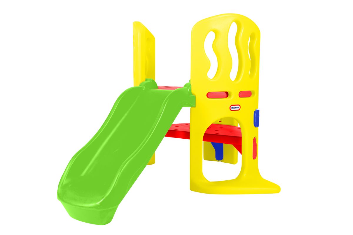 Little Tike Игровой комплекс 172809172809 Little Tike Игровой комплекс 172809172809Мини игровой комплекс Little Tikes сделает игры детей еще интереснее и обеспечит вашему ребенку и его друзьям массу положительных эмоций во время катания. Горка изготовлена из ударопрочного пластика, устойчивого к ультрафиолетовому излучению. Многофункциональность горки позволяет не только кататься на ней, но и лазить словно по лабиринту, широкие ступеньки и прочная платформа,сопутствуют этому. Такая горка прекрасно впишется в летний дачный сад или дополнит игровую площадку.