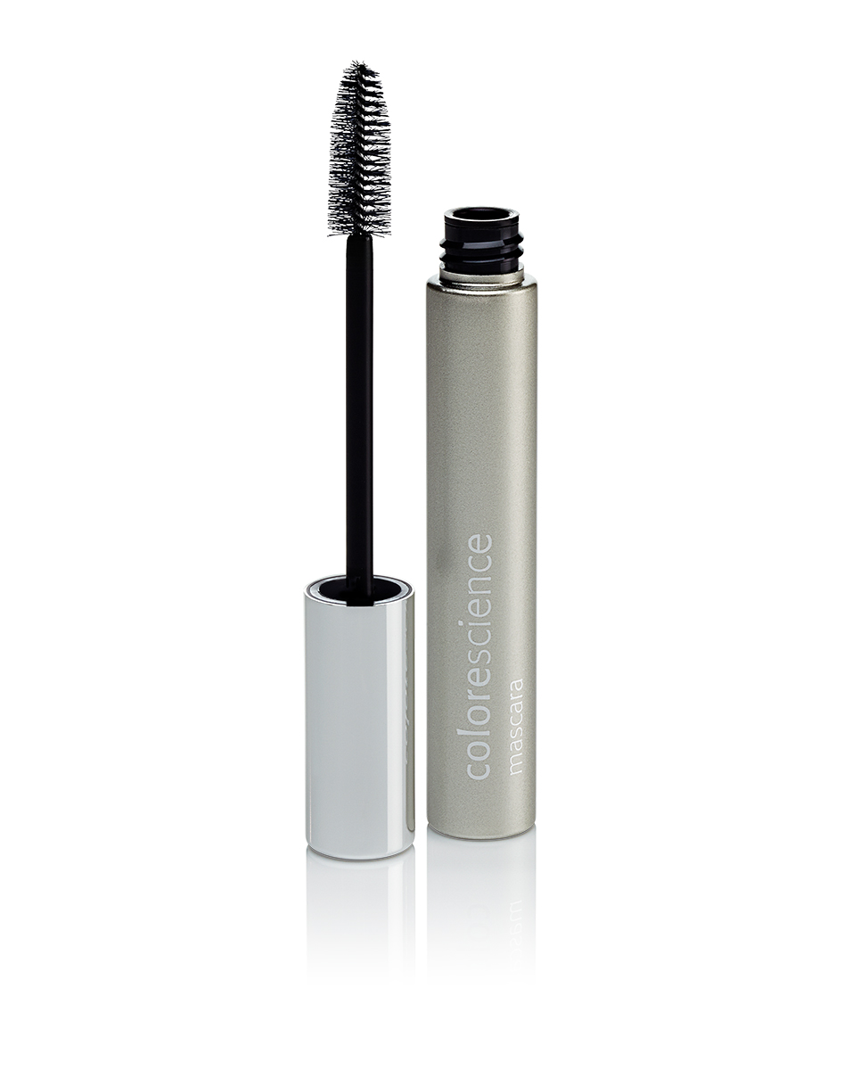 Colorescience Тушь для ресниц, цвет: черный, 8 мл1391 Colorescience Тушь для ресниц, цвет: черный, 8 мл1391Универсальная тушь с пентапептидами нового поколения и провитамином В5 придает объем, удлиняет ресницы и улучшает их состояние, создавая яркий, впечатляющий эффект, сохраняющийся в течение длительного времени. Уникальный продукт 2-в-1: макияж глаз + восстанавливающий уход за ресницами. Провитамин В5 (кондиционер) содействует утолщению ресниц и предотвращает их ломкость. Большая объемная щеточка-ершик позволяет гладко и ровно наносить тушь по всей длине, увеличивая ресницы (эффект бахромы). Глубокий черный пигмент очерчивает и окрашивает каждую ресницу. Содержит только полезные для ресниц ингредиенты. Не растекается и не осыпается. Отличная водоустойчивость.