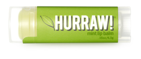 Hurraw! Бальзам для губ Mint Lip Balm, 4,3 г005137 Hurraw! Бальзам для губ Mint Lip Balm, 4,3 г005137Бальзамы для губ Hurraw! производятся в США на небольшом домашнем производстве. Идея создателей бренда заключалась в том, чтобы разработать поистине идеальный бальзам для губ: натуральный, вегетарианский, произведенный из органических ингредиентов высочайшего качества и не содержащий вредных веществ и искусственных компонентов. Все бальзамы Hurraw! производятся из чистого органического масла, которое добывается путем холодного отжима, что позволяет всем веществам сохранять свои полезные свойства. Помимо этого, приятно знать, что продукция марки Hurraw! не содержит ингредиентов животного происхождения и никогда не тестируется на животных. А еще бальзамы разливаются по флакончикам вручную!
