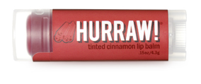 Hurraw! Бальзам для губ Tinted Cinnamon Lip Balm, 4,3 г005199 Hurraw! Бальзам для губ Tinted Cinnamon Lip Balm, 4,3 г005199Бальзамы для губ Hurraw! производятся в США на небольшом домашнем производстве. Идея создателей бренда заключалась в том, чтобы разработать поистине идеальный бальзам для губ: натуральный, вегетарианский, произведенный из органических ингредиентов высочайшего качества и не содержащий вредных веществ и искусственных компонентов. Все бальзамы Hurraw! производятся из чистого органического масла, которое добывается путем холодного отжима, что позволяет всем веществам сохранять свои полезные свойства. Помимо этого, приятно знать, что продукция марки Hurraw! не содержит ингредиентов животного происхождения и никогда не тестируется на животных. А еще бальзамы разливаются по флакончикам вручную!