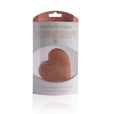 The Konjac Sponge Co Спонж для умывания лица Premium Heart Puff with French Pink Clay (премиум-упаковка)890128 The Konjac Sponge Co Спонж для умывания лица Premium Heart Puff with French Pink Clay (премиум-упаковка)890128Полностью натуральный спонж из растительной клетчатки для умывания лица (с добавлением французской розовой глины для ухода за чувствительной кожей). Не содержит химикатов, красителей, аллергенов. На 100% биоразлагаемый. Используется во влажном состоянии. Способ применения: Перед употреблением тщательно промойте и дайте спонжу Конняку впитать воду. Аккуратно отожмите спонж от лишней воды и нежно очищайте кожу. Массируйте круговыми движениями. Спонж Конняку нежно отшелушивает кожу, очищает и освежает ее. Нет необходимости использовать очищающие средства, но при желании можете добавить немного любимого средства. Спонж Конняку усиливает эффект очищающих средств. Состав: Растительная клетчатка, французская розовая глина.