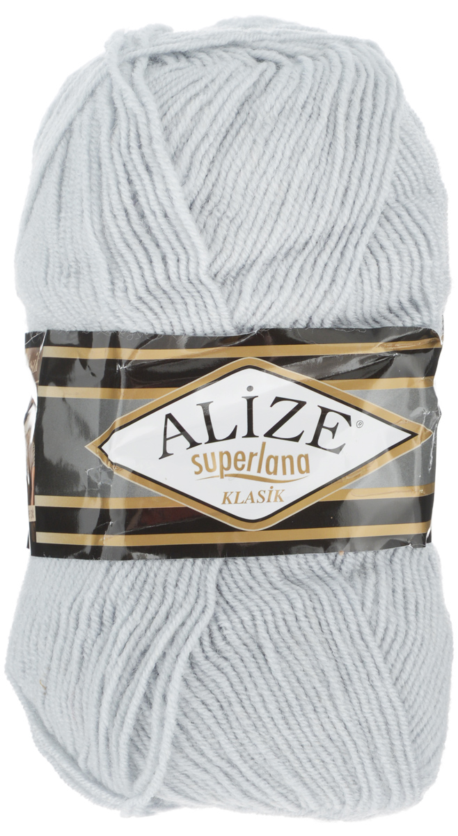 Пряжа для вязания Alize Superlana Klasik, цвет: светло-серый (698), 280 м, 100 г, 5 шт692917_698 Пряжа для вязания Alize Superlana Klasik, цвет: светло-серый (698), 280 м, 100 г, 5 шт692917_698Классическая пряжа Alize Superlana Klasik имеет среднюю толщину нити и состоит из 25% шерсти и 75% акрила. Подходит для вязания теплых вещей. Пуловеры, платья, кардиганы, шапки и шарфы из этой пряжи отлично держат форму и прекрасно согреют вас в холодную погоду. Благодаря составу и скрутке, петли отлично ложатся одна к другой, вязаное полотно получается ровное и однородное. Пряжа рассчитана на любой уровень мастерства, но особенно понравится начинающим мастерицам - благодаря толстой нити пряжа Alize Superlana Klasik позволяет быстро связать простую вещь. Структура и состав пряжи максимально комфортны для вязания. Рекомендуемый размер спиц и крючка: № 3-4 мм. Состав: 75% акрил, 25% шерсть.